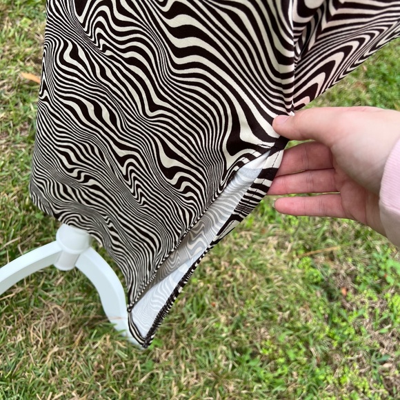 H&M wavy design skirt - Picture 4 of 5